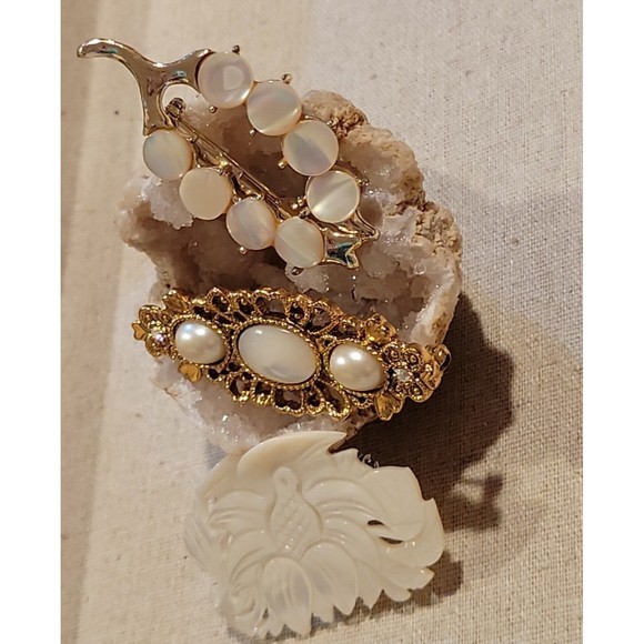 Vintage MOP Mother of Pearl pins Brooch lot of 3 Carved MCM & Victorian Revival - Picture 3 of 8